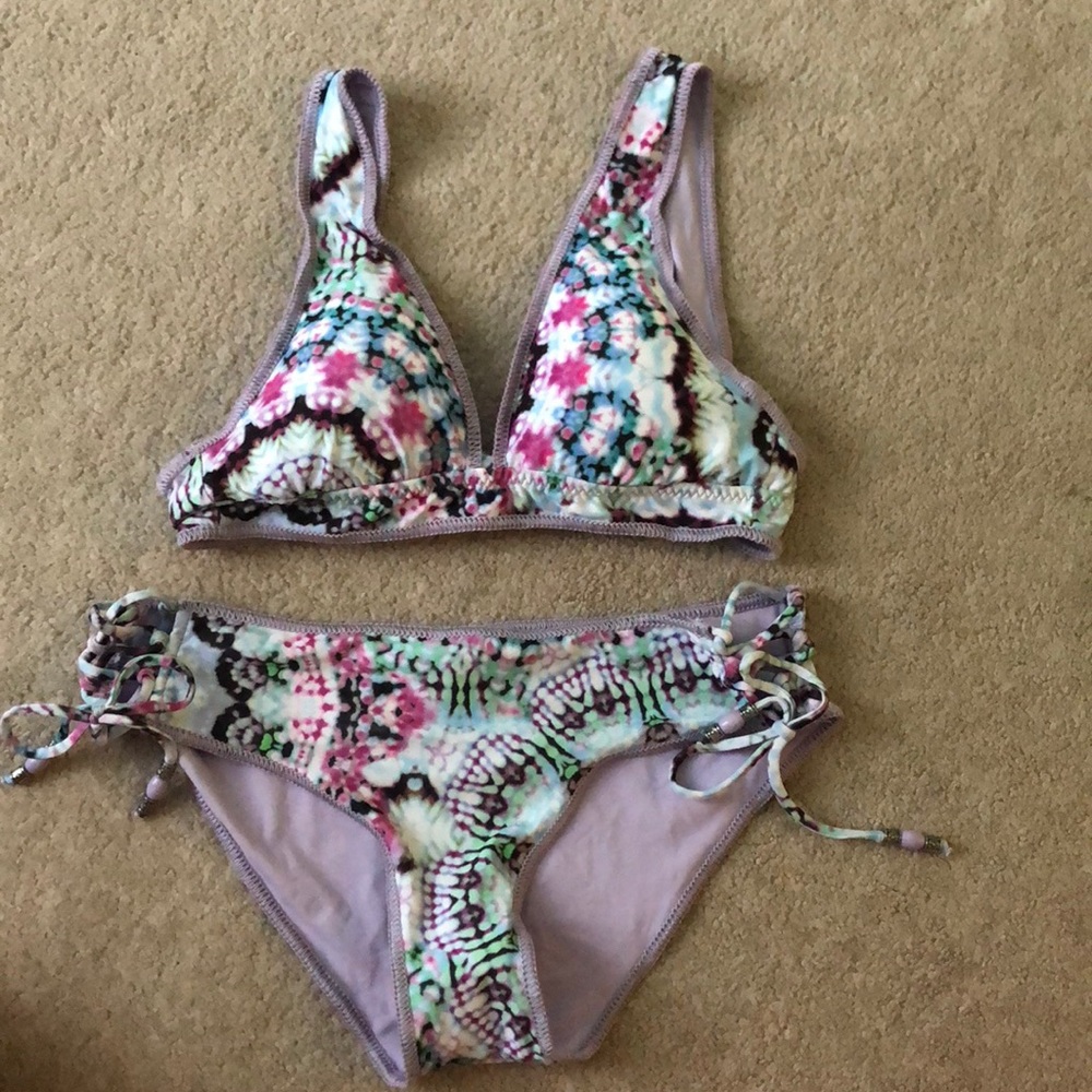 bikini set - small top medium bottoms